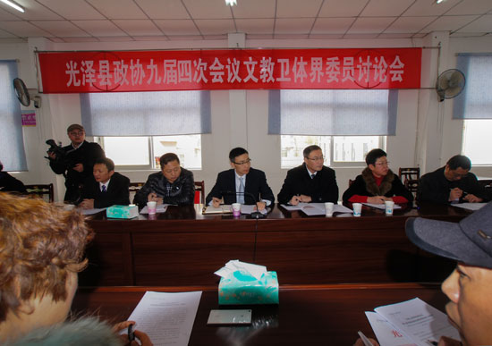 文艺、教育、医卫、体育新闻出版界委员讨论情况