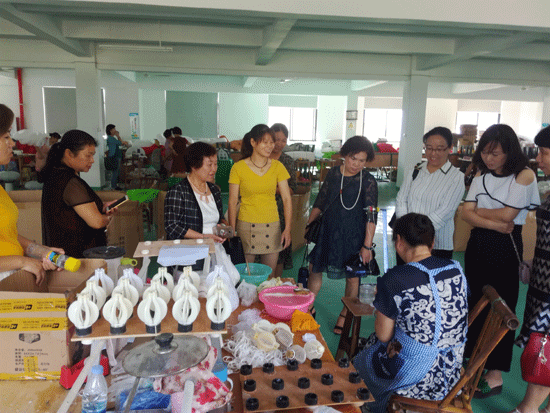 当好“红娘” 助力扶贫 — 县政协妇联界委员与村妇联主席考察 武夷山等地劳动密集型企业